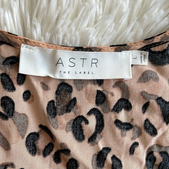ASTR The Label Leopard Print Faux Wrap Long Sleeve Short Dress - Picture 6 of 7